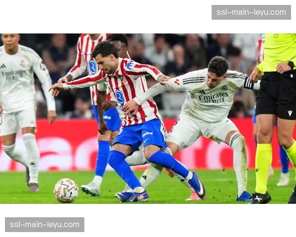 西甲裁判委员会新规:将更严格处罚故意倒地拖延以抑制快速转换的行为 西甲裁判委员会新规:将更严格处罚故意倒地拖延以抑制快速转换的行为